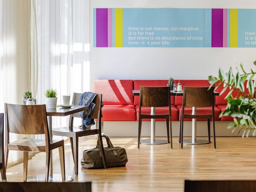 Ibis Styles Hamburg Alster City Exterior photo